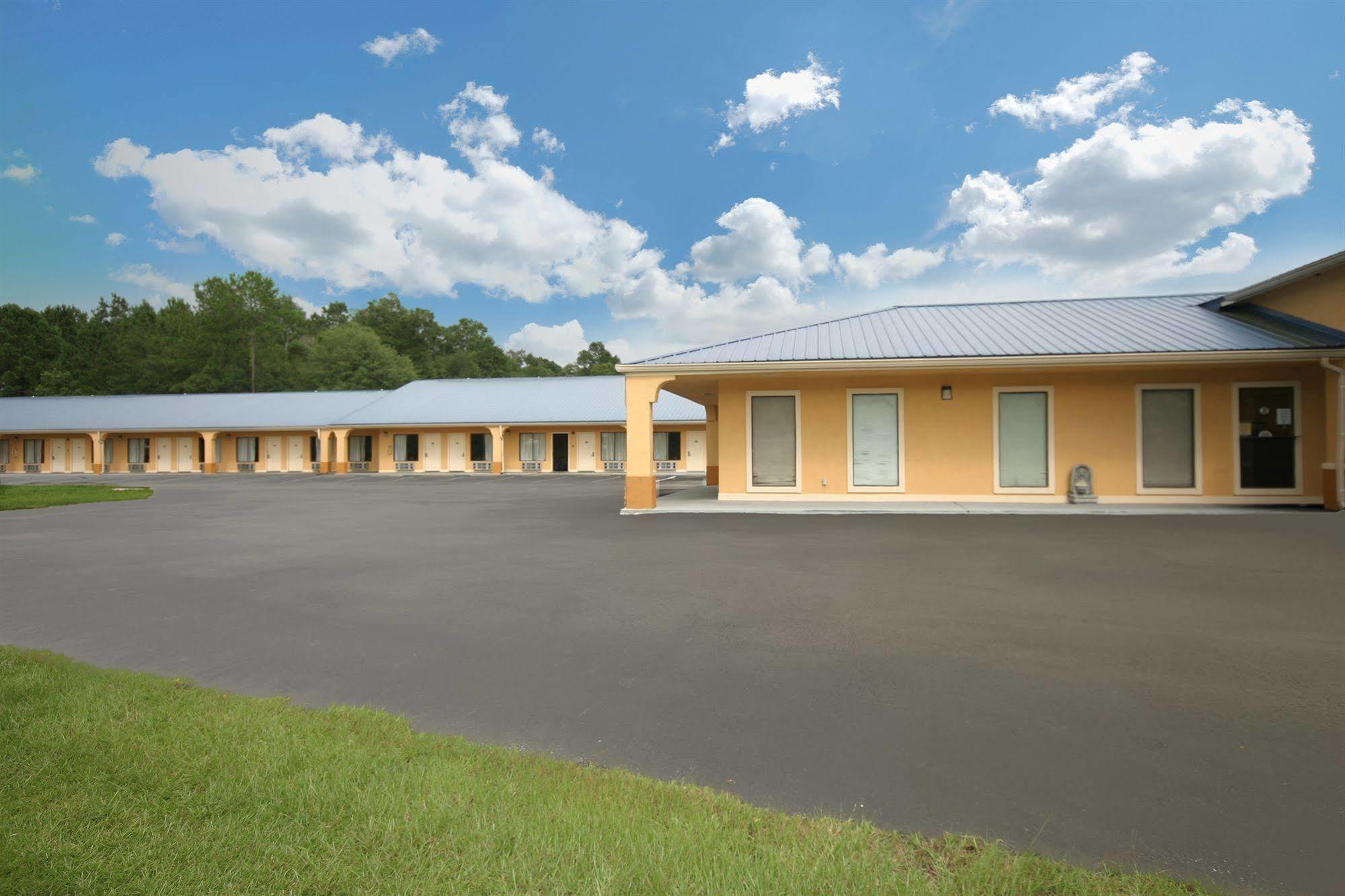 Days Inn By Wyndham Defuniak Springs Εξωτερικό φωτογραφία