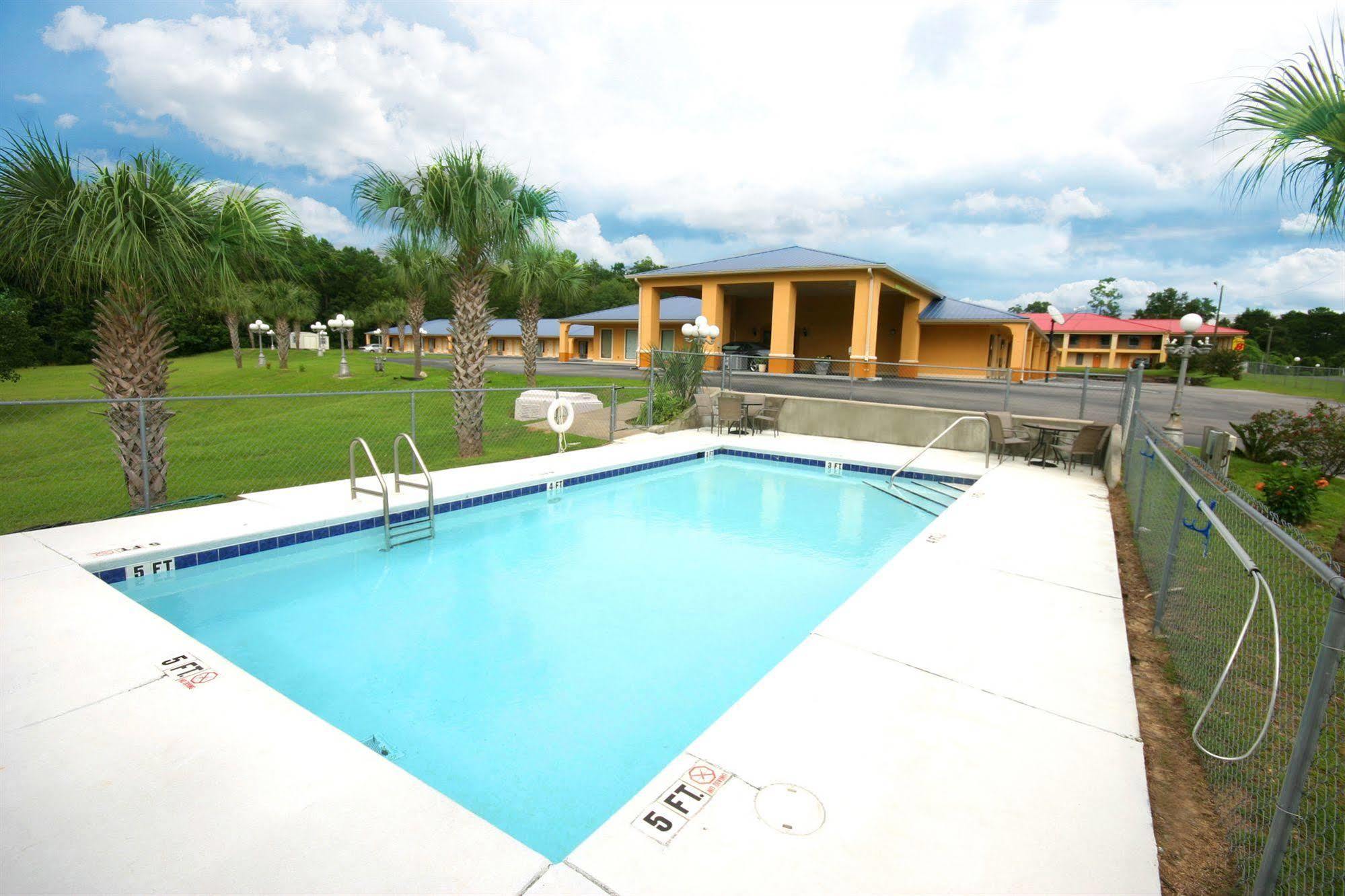 Days Inn By Wyndham Defuniak Springs Εξωτερικό φωτογραφία