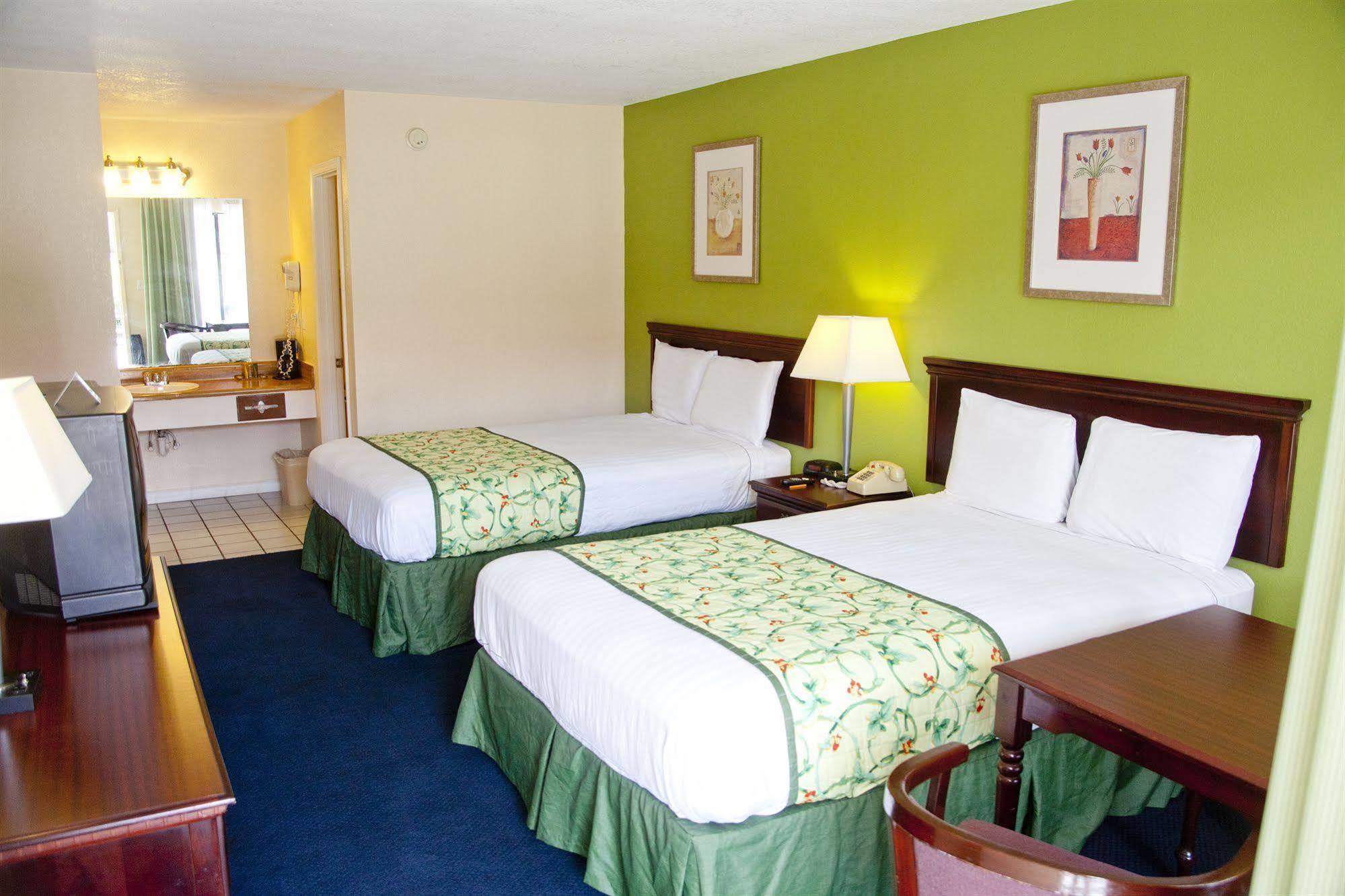 Days Inn By Wyndham Defuniak Springs Εξωτερικό φωτογραφία
