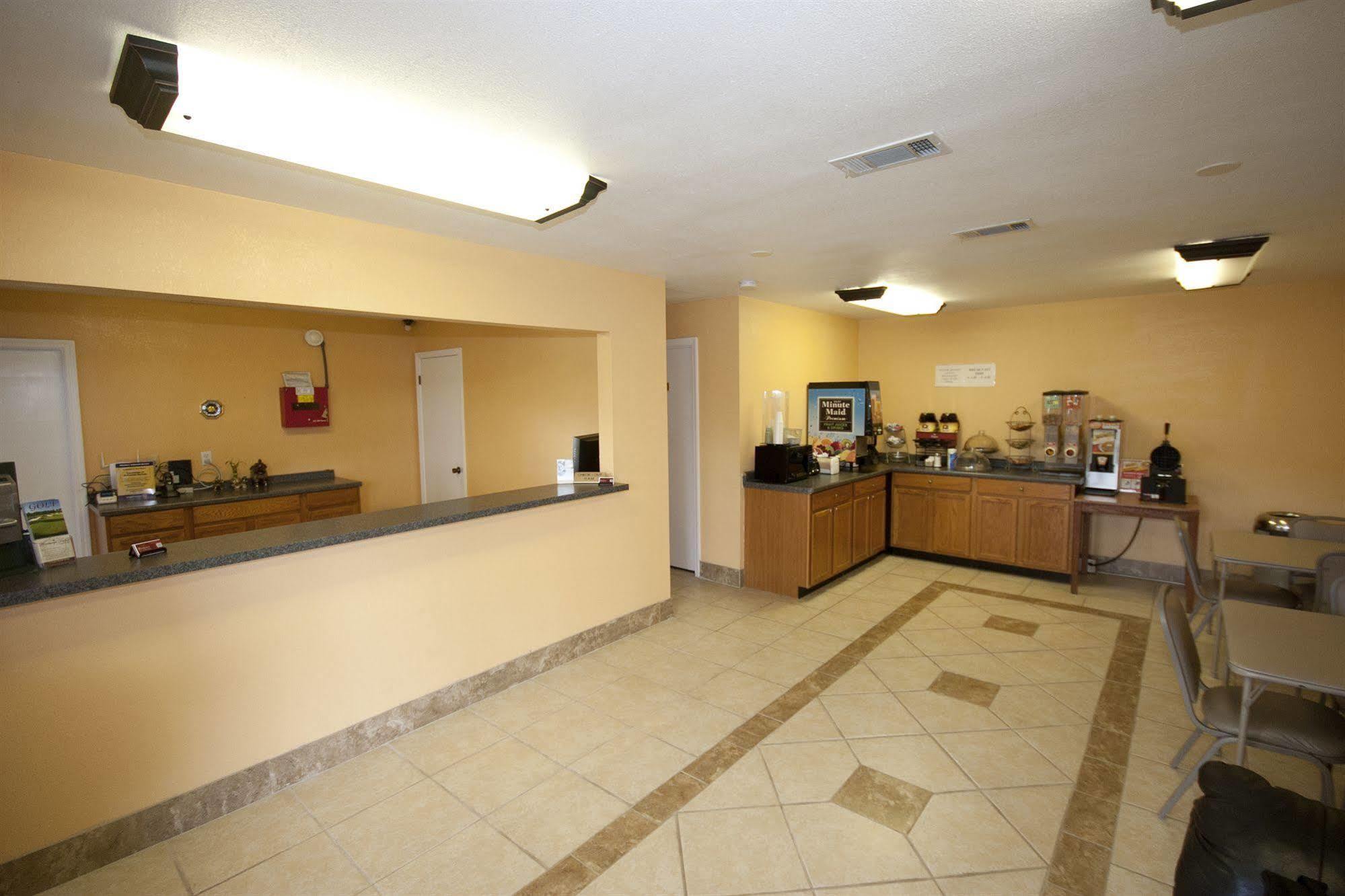 Days Inn By Wyndham Defuniak Springs Εξωτερικό φωτογραφία